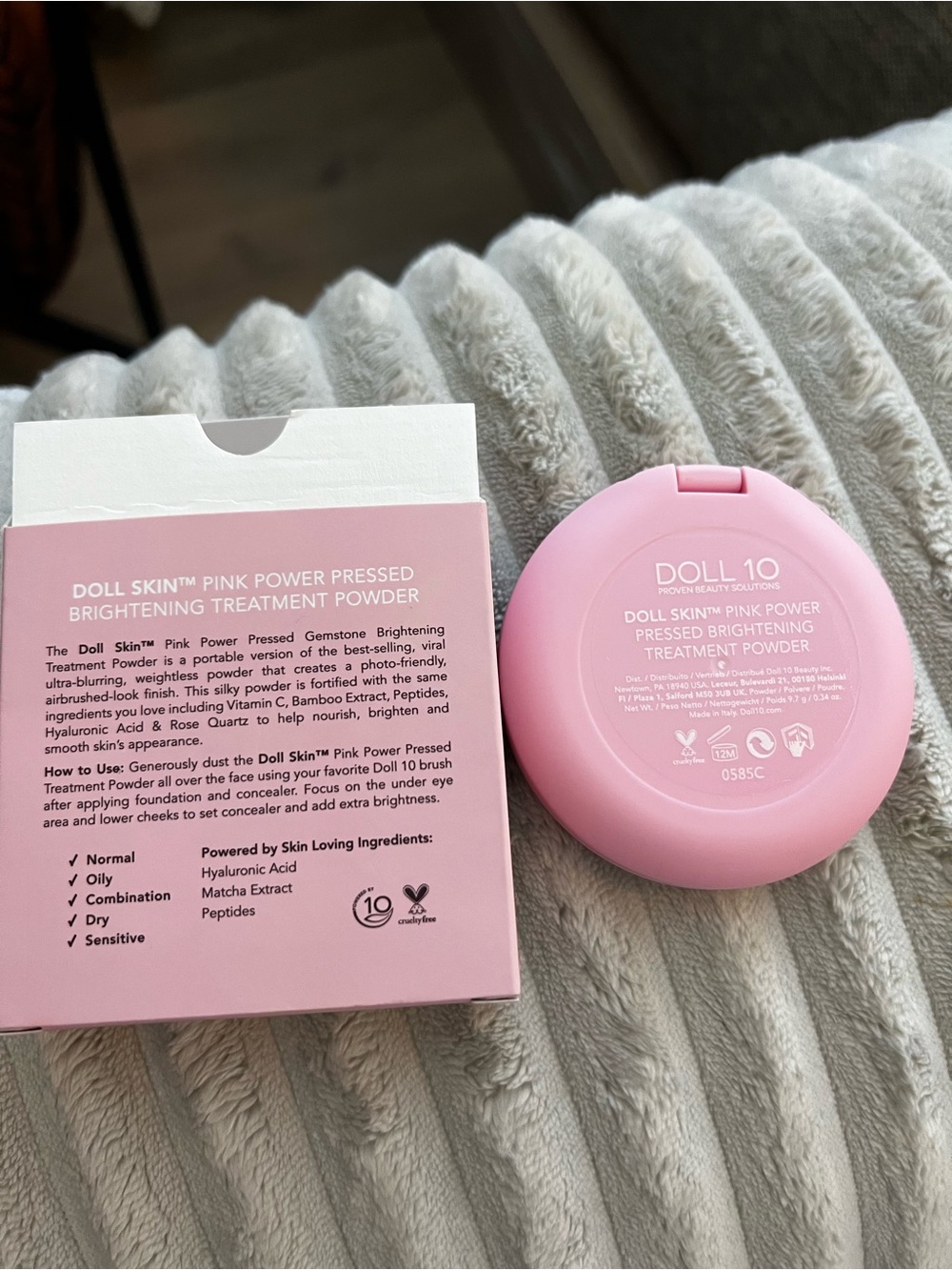 Doll 10  Pink Pressed Brightening Powder Compact - Picture 4 of 5